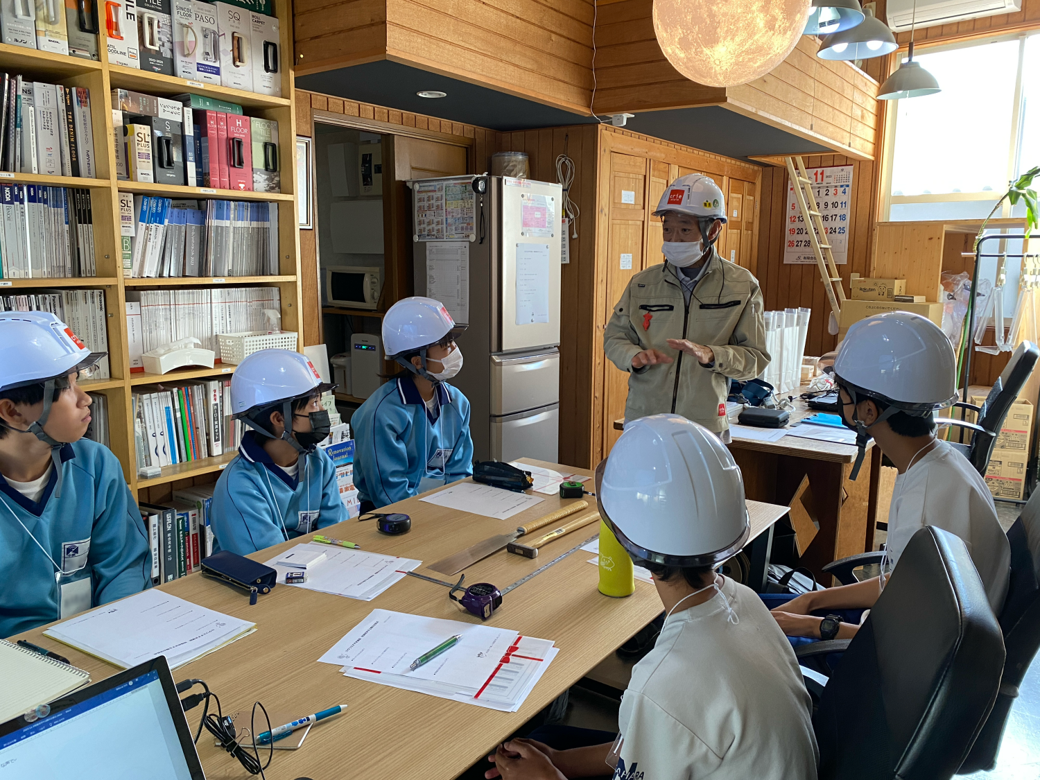 千葉県柏市の中学生が職場体験学習♪外装工事の現場見学で足場に登り、ワークショップでリフォームの提案をしてもらいました